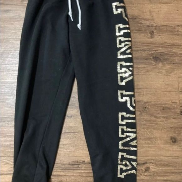 PINK VS 2017 FASHION SHOW BLING ROSES
HOODIE AND JOGGERS SET M - Picture 9 of 11